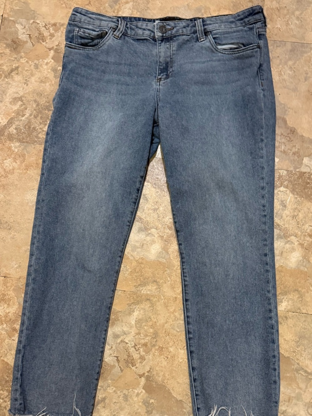 Kut from the Kloth Cropped Raw-Hem Straight Jeans in Medium Blue size 14